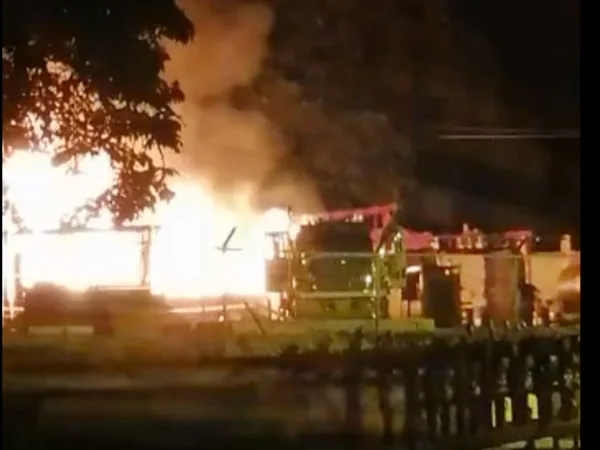 Explosión en Petrolera provocó voraz incendio que dejó heridos a dos trabajadores