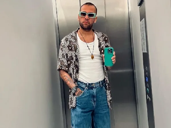 Dani Alves, exfutbolista que recobró su libertad tras pagar fianza.
