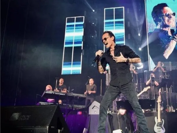 Marc Anthony interrumpe su concierto en Barranquilla tras recibir un botellazo: “Si me tiran algo, me voy”