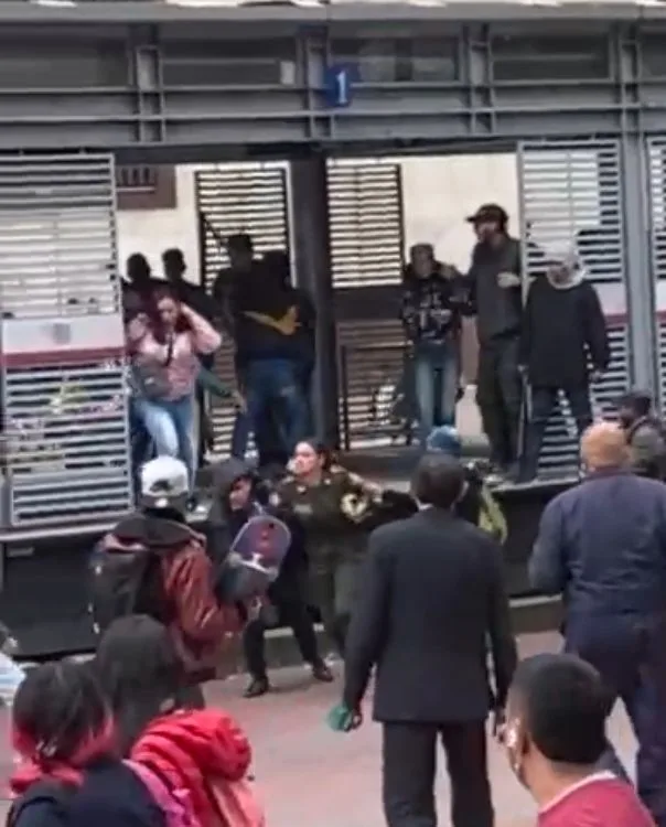 protesta policías Bogotá
