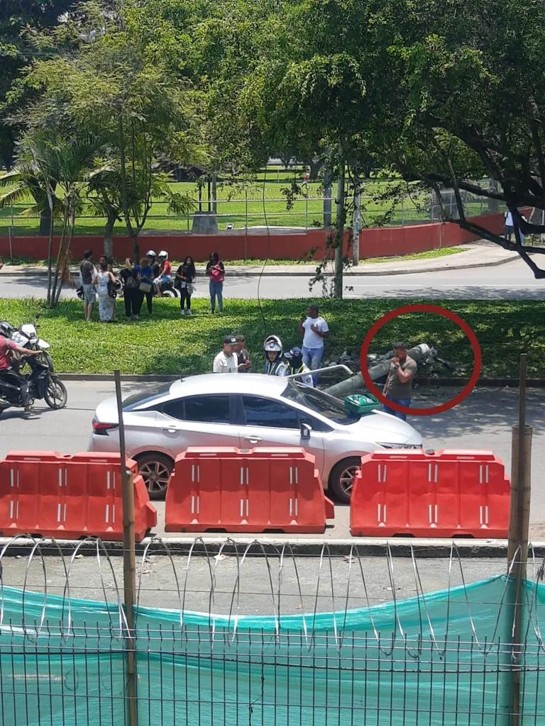 poste se cayó en cali 