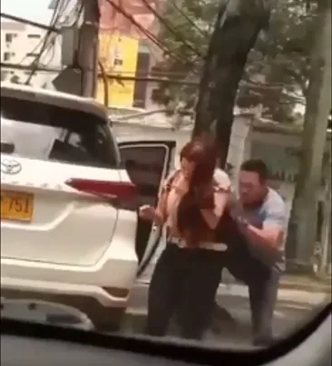 una mujer