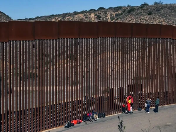 Colombiano murió al caer de muro fronterizo en Estados Unidos.