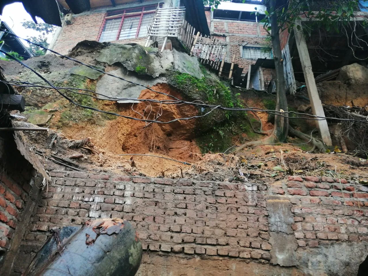 Los Chorros casas en riesgo