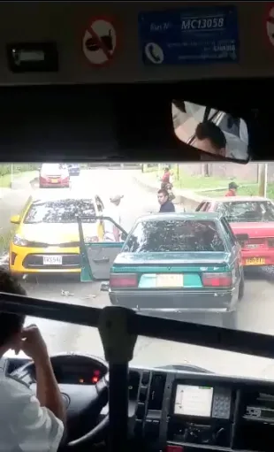 A punta de machete y golpes dos conductores terminaron la discusión: otro hecho de intolerancia en Cali