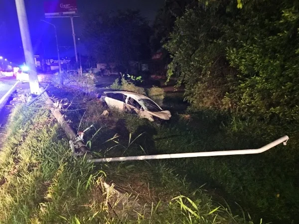 Choque entre carro y moto en la vía Cali–Jamundí dejó cuatro heridos en la madrugada de este domingo