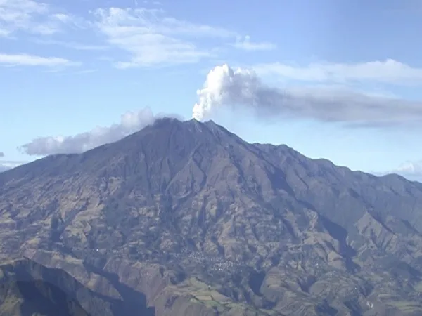 El volcán Galeras continúa en alerta amarilla y el predominio de sismos prosigue