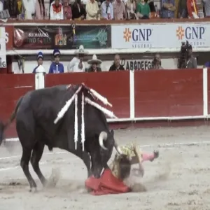 "Lo lanzó por el aire", fuerte cornada recibió Joselito Adame en la plaza Monumental de Aguascalientes