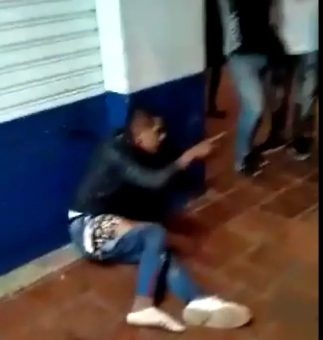 ladrones golpeados masajeada 