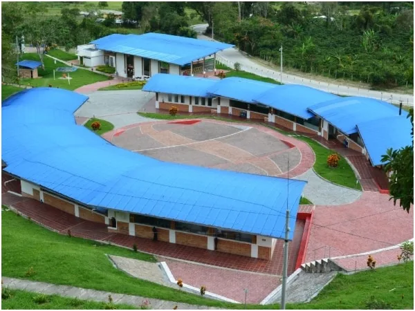 «De la tierra a la taza»: Las escuelas cafeteras en Colombia