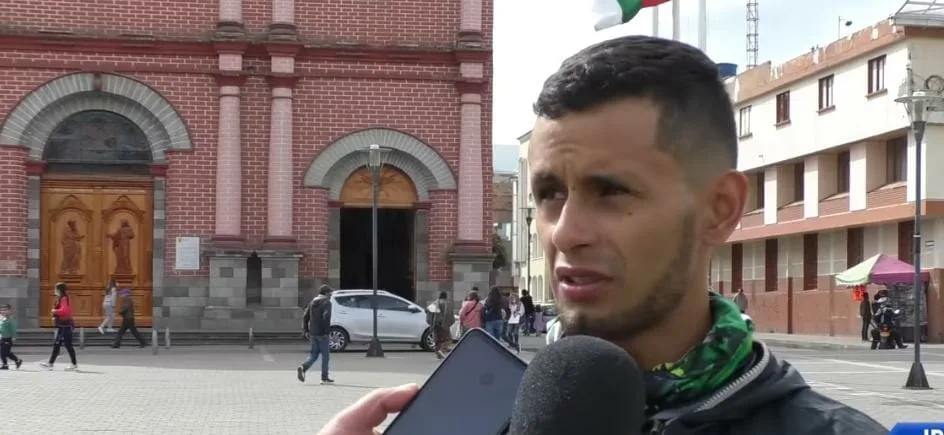 Dos intrépidos jóvenes llevan 8 días pedaleando en carretera, desde Bogotá, donde este miércoles santo llegaron a Ipiales.
