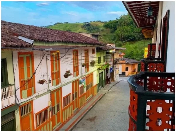 «Un pueblo pintoresco, pero con una cruda realidad»: Aránzazu, Risaralda, el pueblo con mayor número de suicidios