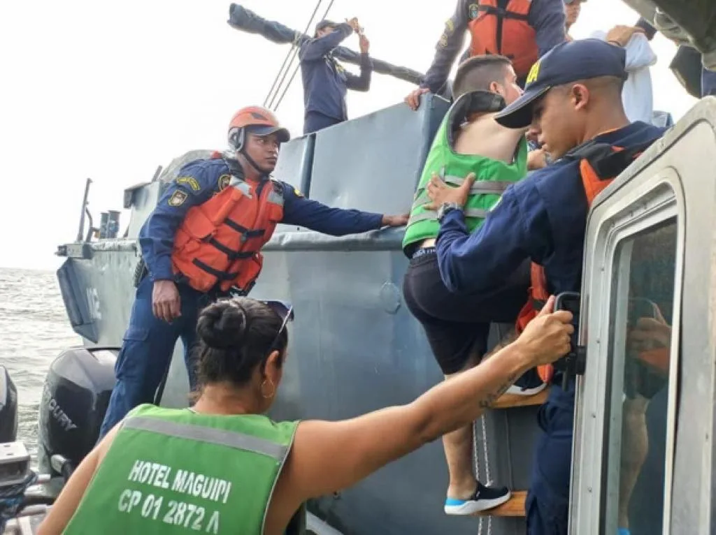 Se hicieron pasar por pasajeros para robarse la embarcación, tiraron a la gente al mar