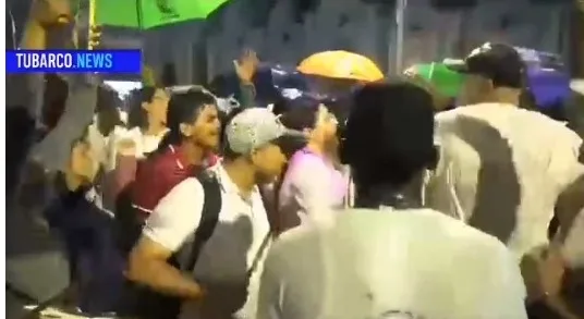 Jóvenes cristianos oraron en plena rumba callejera del Bulevar del Río en Cali