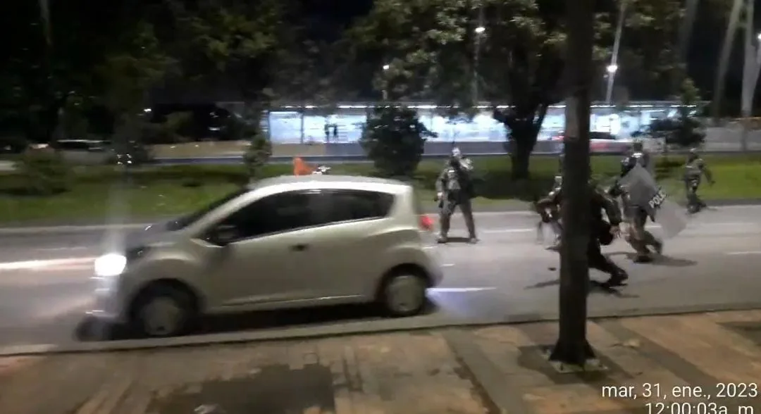 Petro a policías