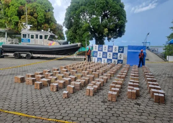 Tercer semisumergible incautado en menos de un mes por la armada; transportaba cocaína en el Pacífico sur