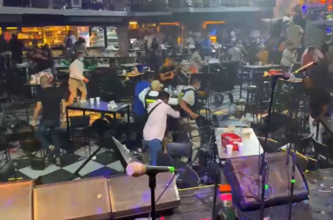 discotea en Barranquilla riña sillazos