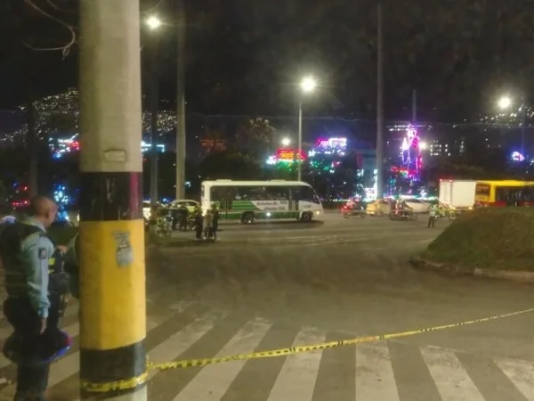 Mujer fue asesinada al interior de un bus en Medellín.