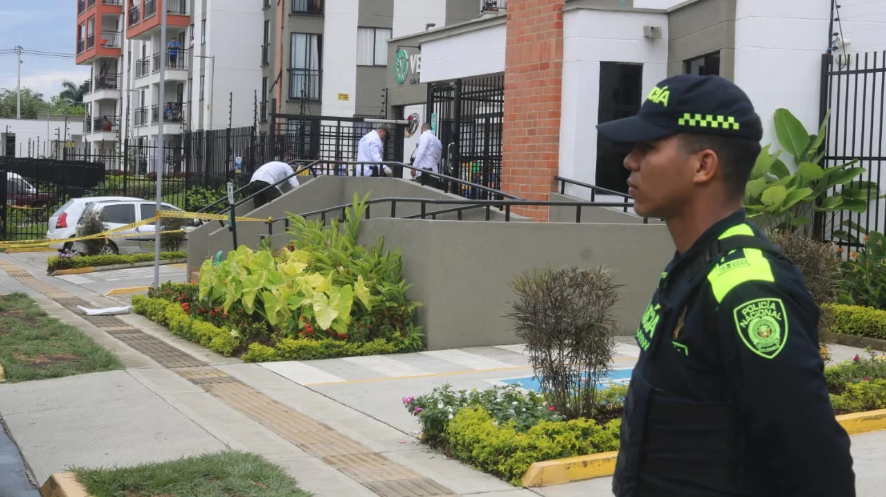 Los habrían citado a una reunión y los mataron a la entrada de un conjunto residencial en Ciudad Pacífica, en Cali