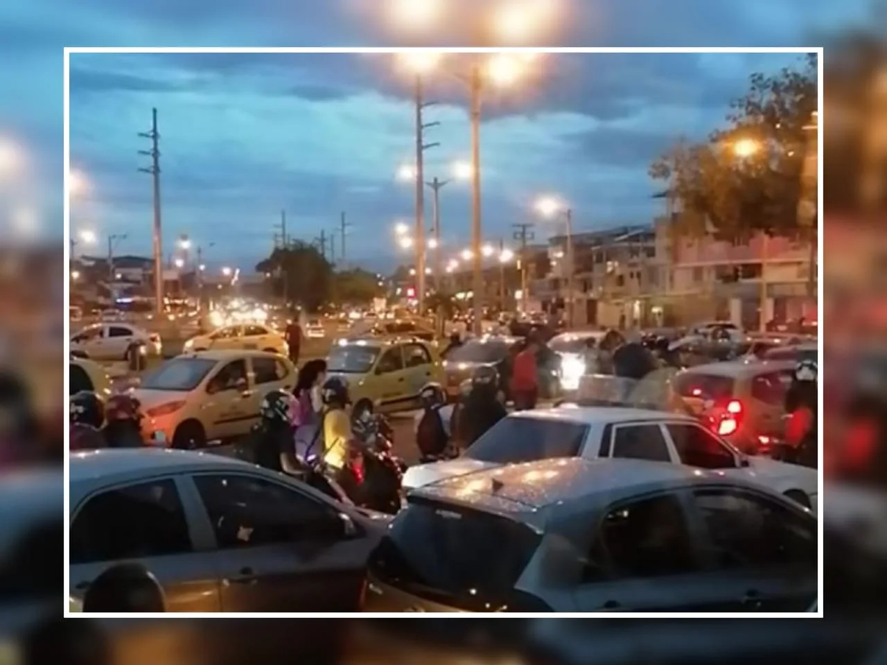 trancón en la Autopista Suroriental