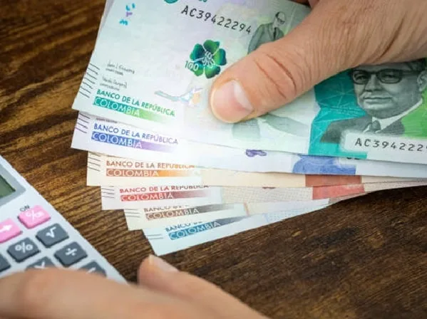 Dinero colombiano.