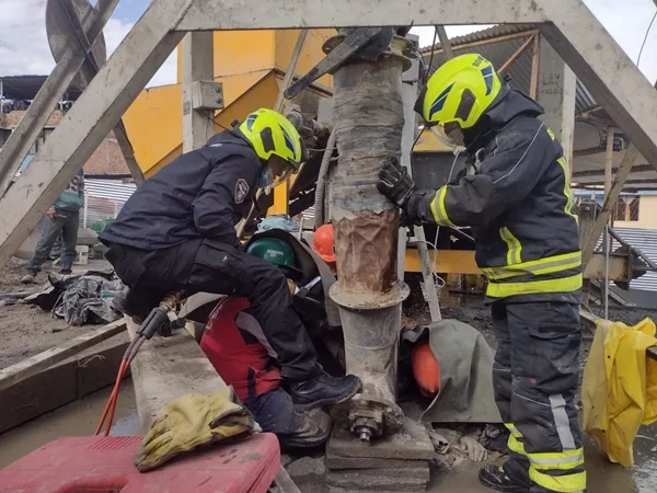 Obrero que hacía trabajos de construcción quedó atrapado en una mezcladora
