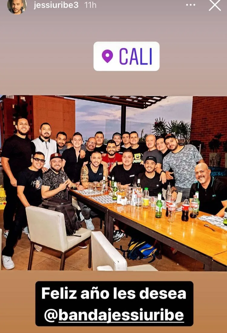 Jessi Uribe y su banda