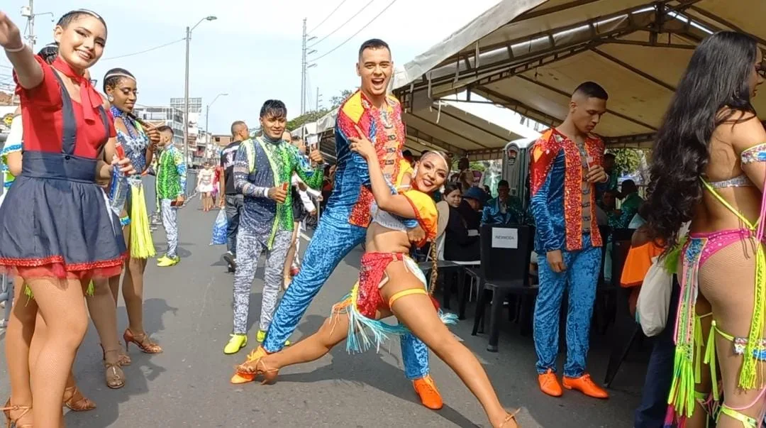 De iniciar bailando Folclor a bailar Salsa: Senfol, la escuela de baile que nació hizo derroche de su talento en Salsódromo - escuelas Salsódromo TuBarco especial