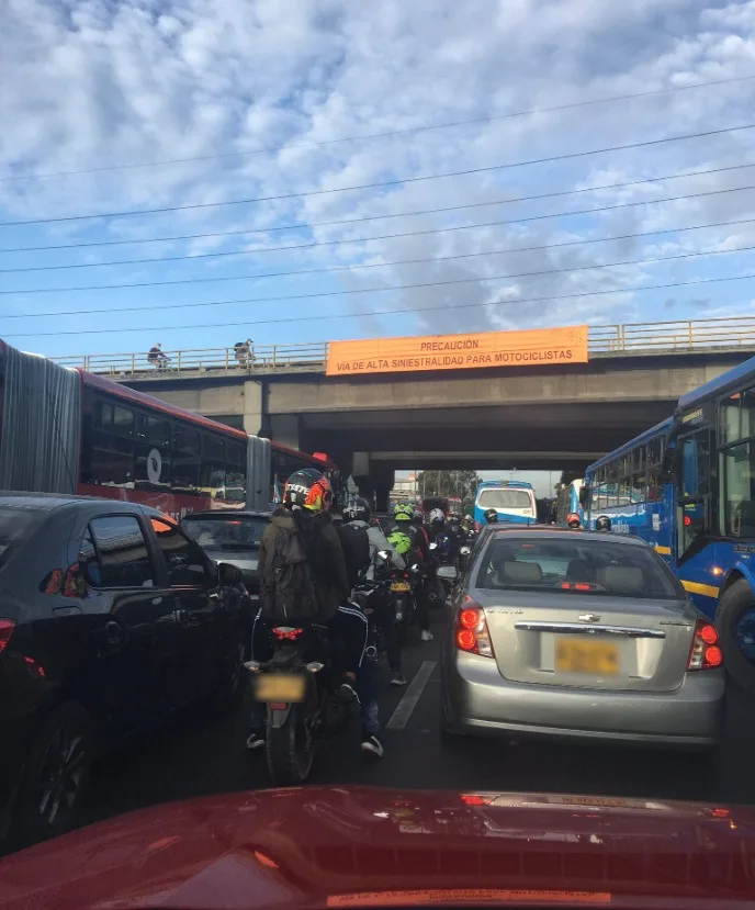 Desde esta madrugada miles de viajeros intentan salir de Bogotá