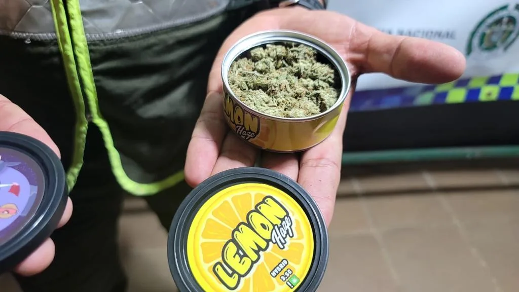 Latas de marihuana