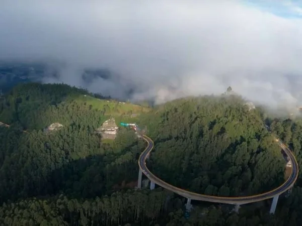 «Bajar frenados» por riesgo de accidentes, pero el viaducto Yarumo Blanco en el Túnel de La Línea, nominado a mejor estructura vial del mundo