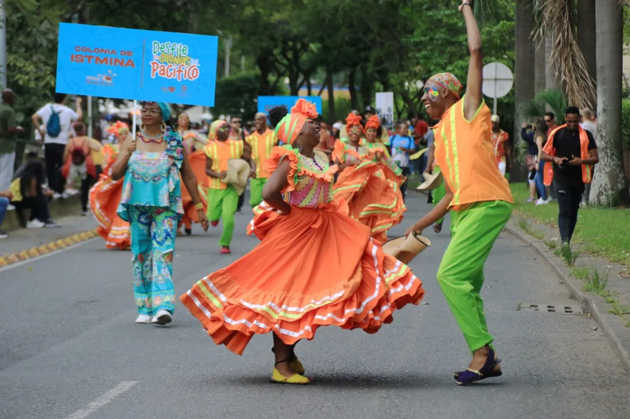 desfile colonias Petronio Álvarez