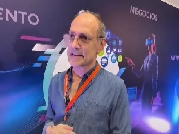 Alejandro Hoyos, hijo de fundador de Frisby.