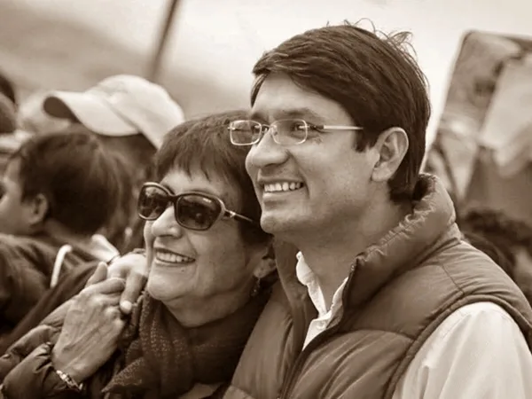 “Hasta hoy caminamos juntos de la mano”, Camilo Romero tras la muerte de su madre