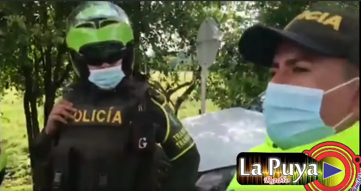 policías en
