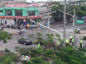 por la policía