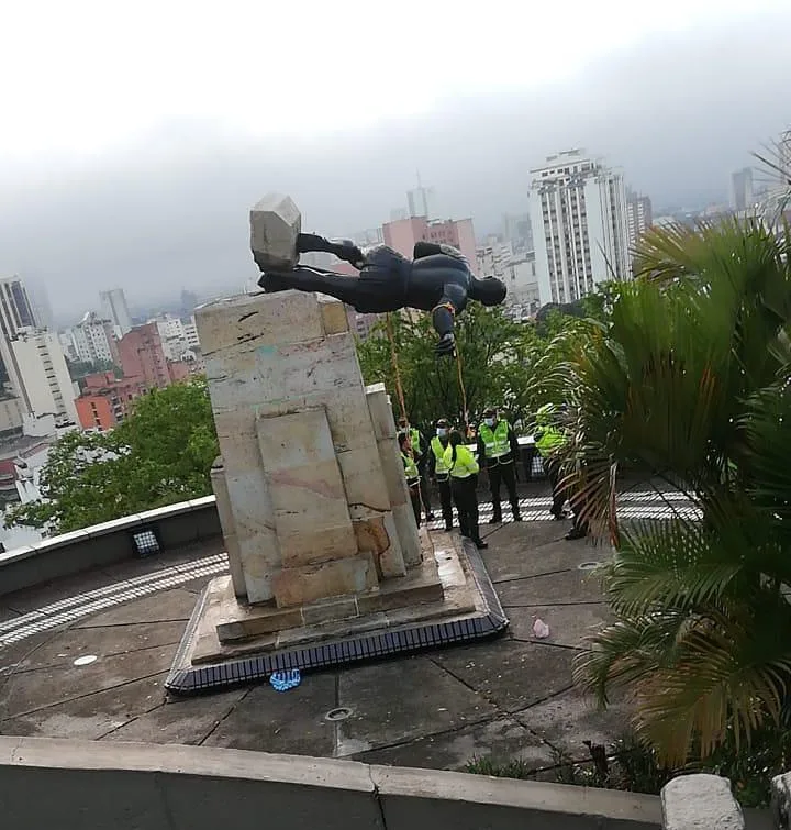 de cali -estatua Belalcázar derribada
