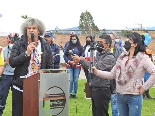 ¡Invitado de honor¡ 'El Pibe Valderrama’ llegó a Nariño e inauguró campeonato de fútbol
