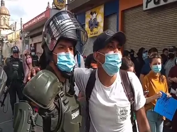 “¡Sí se pudo!”, el gesto de paz entre manifestantes y Esmad en Pasto para continuar la protesta