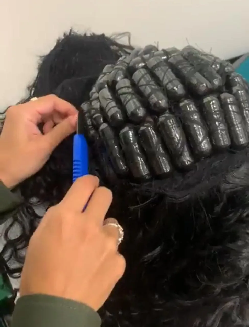 "Tenían la cabeza metida en el negocio", en Cali capturaron a mujeres que viajarían con cocaína en sus pelucas