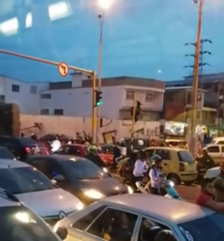 trancón en la Autopista Suroriental