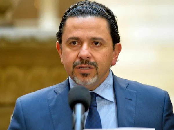 En medio de diálogos entre el Gobierno y Comité del paro, renunció alto comisionado de Paz Miguel Ceballos