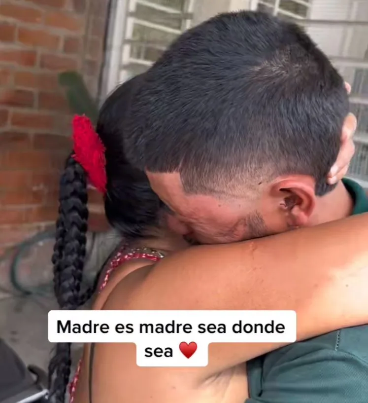 Negro Está Claro habitante de calle reencuentro con su madre