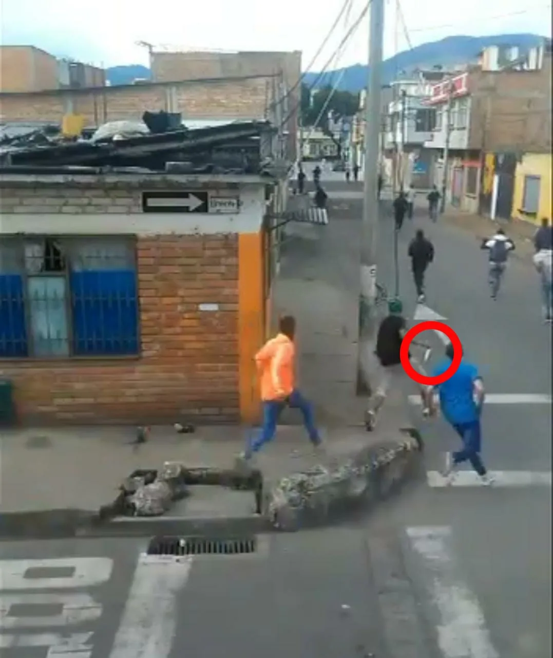 hinchas del Patos y Cali peleando