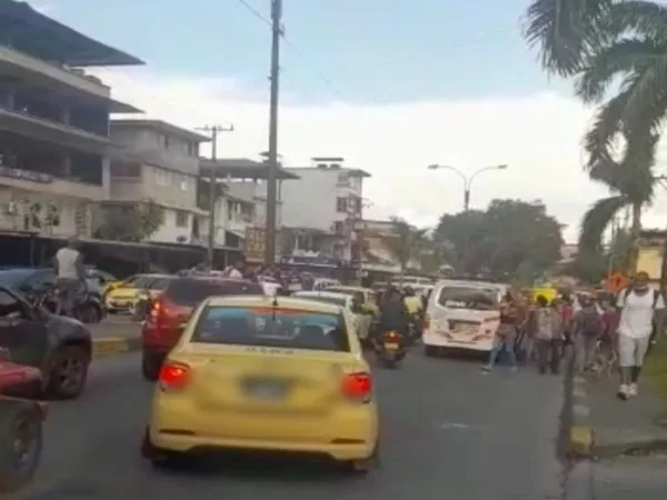 Mientras en Cali las balaceras no paraban, en Buenaventura atacaban a Wilber mientras iba en una buseta