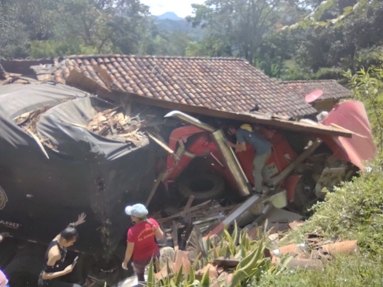 vía Alcalá-Cartago accidente