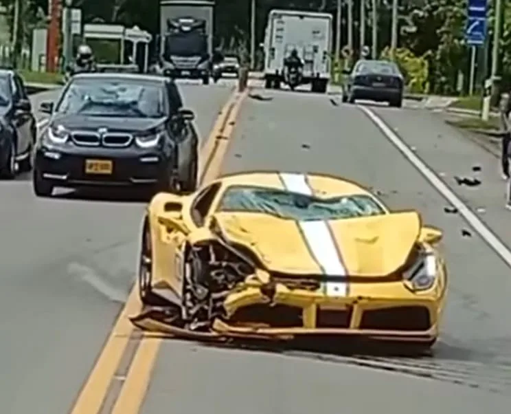 Ferrari involucrado en accidente en La Calera, Cundinamarca.