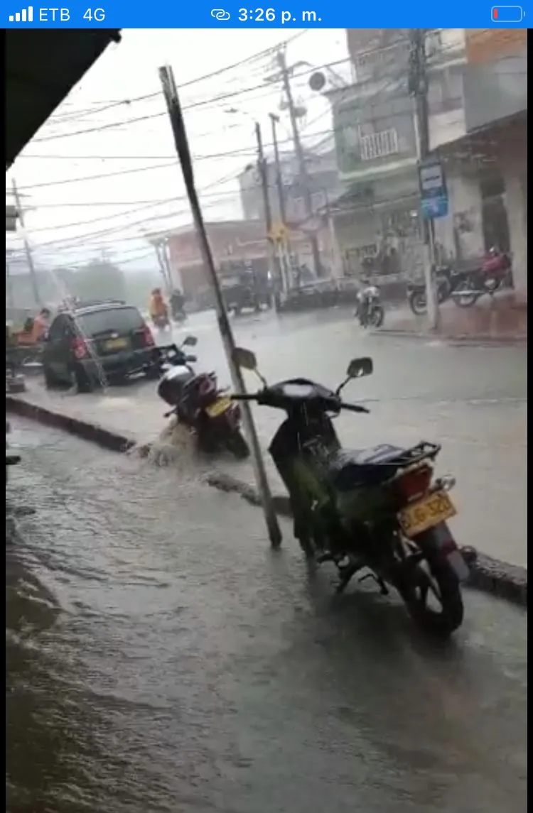 calles inundadas lluvias en Cali