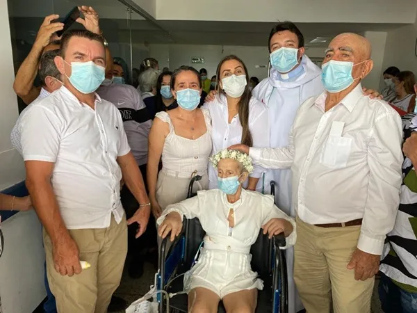 ¡Conmovedor! luego de 50 años doña Ruby y don Marcelino se casaron, ella tenía cáncer y murió