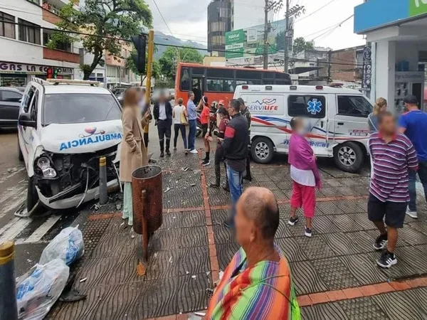 La primera hipótesis es que el choque de ambulancias se habría dado en medio de una guerra por el Soat, para atender un siniestro.